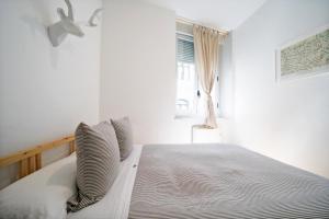 Zdjęcie z galerii obiektu Apartamentos Moratín Las Letras w Madrycie