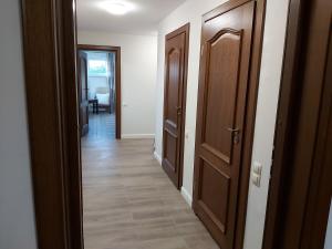Fotografia z galérie ubytovania Leśny Dworek - Apartamenty SUPER z TV i salonem kominkowym v destinácii Mrągowo