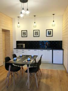 Kuchyň nebo kuchyňský kout v ubytování Urokliwy Apartament