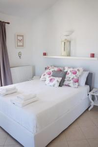 A bed or beds in a room at Skiathos Town House