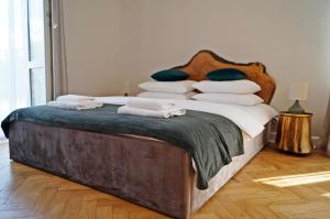 a bedroom with a large bed with pillows at Apartament Pisz Centrum 7 in Pisz