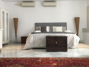Llit o llits en una habitació de CASA PALACIO en Jerez de la Frontera con piscina privada