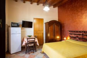 A bed or beds in a room at Casa Vacanze 4 Pileri