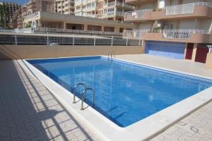 Bazén v ubytování 1ª Línea Edificio Galicia Beach nebo v jeho okolí