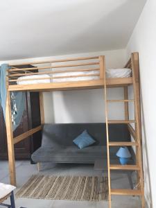 a bunk bed with a couch in a room at L îlot Grec in Saint-Palais-sur-Mer
