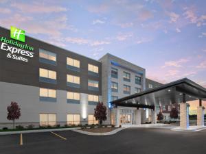 un rendimiento de un hospital con un edificio en Holiday Inn Express & Suites - West Omaha - Elkhorn, an IHG Hotel, en Omaha