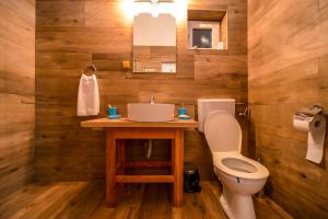 Un baño de ATRIUM 24 Suite