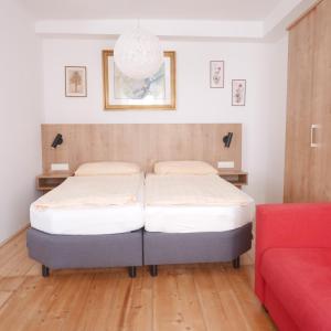 A bed or beds in a room at Appartement Katharina 2 Personen Hallein bei Salzburg