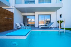 Bazén v ubytování HARMONY CREST RESORT & SPA Adults Only nebo v jeho okolí