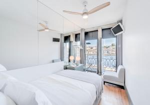 Gallery image of Oporto Street Fonte Taurina - Riverfront Suites in Porto