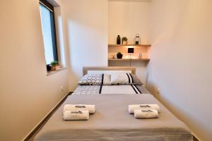 Postel nebo postele na pokoji v ubytování Apart-House Uniejów