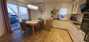 Kuchyň nebo kuchyňský kout v ubytování Apartments Manuel