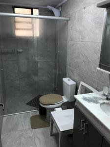 Koupelna v ubytování Apê completo com suíte, sacada e garagem fechada