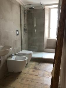 a bathroom with a tub and a toilet and a sink at Casa Olmo Vacanze in Olmo al Brembo