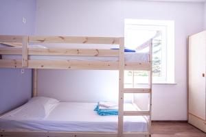 Hostel Trobenta in Oblak客房内的一张或多张床位