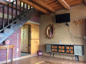a living room with a television on the wall at Zirahuen LOS ANGELES in Zirahuén