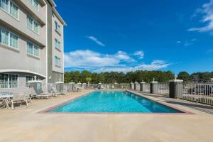 Swimmingpoolen hos eller tæt på La Quinta by Wyndham Leesville Ft. Polk