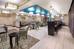 Ristorante o altro punto ristoro di La Quinta Inn & Suites by Wyndham Durant