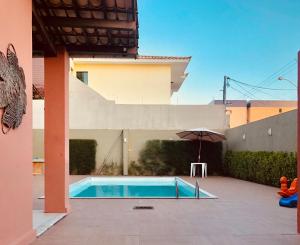 Piscina di Casa de Praia Orla de Atalaia Casa da Fabi o nelle vicinanze