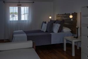a small bedroom with a bed and a window at Casa da Quinta in Vila Franca do Campo