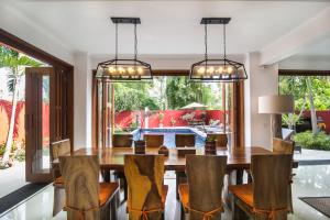 Posezení v ubytování CASA MIMBA - Seaview Private Pool Villa Padangbai