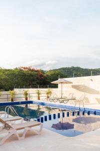 hotel isla Bonita游泳池或附近泳池
