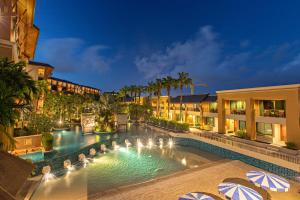 Der Swimmingpool an oder in der Nähe von Rawai Palm Beach Resort - SHA Extra Plus