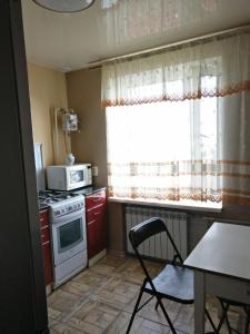 A kitchen or kitchenette at 1комнатная квартира