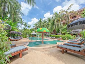 Piscina de la sau aproape de Kata Palm Resort - SHA Plus