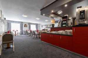 Foto dalla galleria di Active & Wellness Hotel Subterra a Ostrov