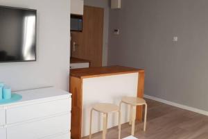 Televízia a/alebo spoločenská miestnosť v ubytovaní NADMORSKIE Chwile - Apartament