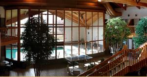 Výhled na bazén z ubytování C'mon Inn & Suites Fargo nebo okolí