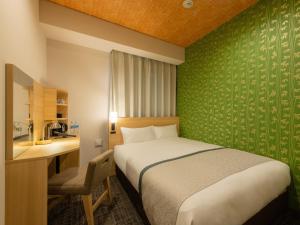 Postel nebo postele na pokoji v ubytování Tosei Hotel Cocone Asakusa Kuramae