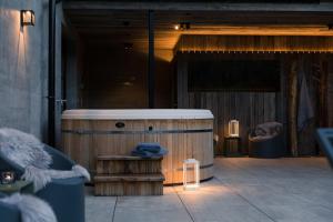 A seating area at GOING TRIPLE A apartments EAST