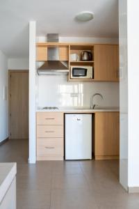 Kuchyň nebo kuchyňský kout v ubytování Apartamentos Vistamar II