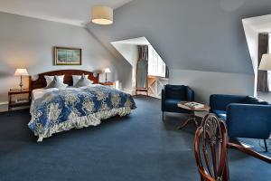 Postel nebo postele na pokoji v ubytování Hotel Fredensborg Store Kro