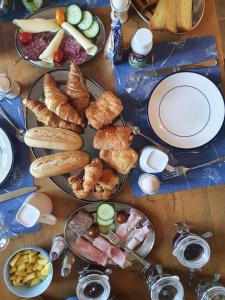 Opsi sarapan yang tersedia untuk tamu di au Petit Paradis
