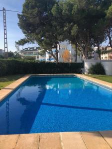 Bazén v ubytovaní Apartamento en primera línea Javea alebo v jeho blízkosti