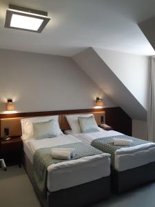 Ліжко або ліжка в номері LONDON Boutique hotel & Restaurant
