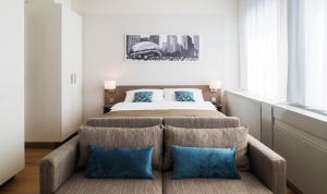 Cama ou camas em um quarto em Brera Serviced Apartments Frankfurt Oper