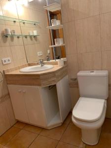 A bathroom at Apt S estany ET285PL