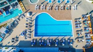 Bazén v ubytování HARMONY CREST RESORT & SPA Adults Only nebo v jeho okolí