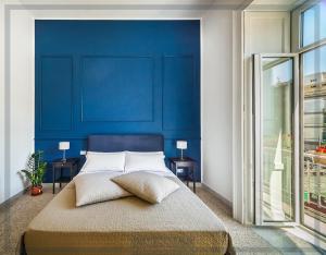 A bed or beds in a room at MONART HOSPITALITY Cavour