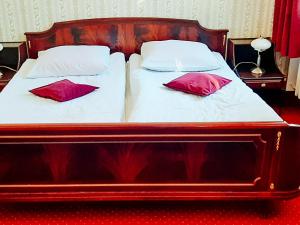 Posteľ alebo postele v izbe v ubytovaní Hotel Zamek Królewski w Rydzynie