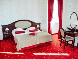 Posteľ alebo postele v izbe v ubytovaní Hotel Zamek Królewski w Rydzynie