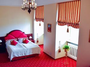 Posteľ alebo postele v izbe v ubytovaní Hotel Zamek Królewski w Rydzynie
