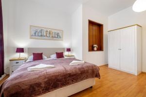 a bedroom with a large bed and two lamps at Hostel Globo in Šibenik