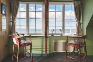 Rock Point Inn