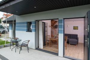 Patio alebo iná vonkajšia časť ubytovania DOMKI RELAX
