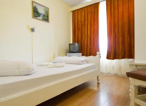 Postel nebo postele na pokoji v ubytování Hotel Decebal Bistrita